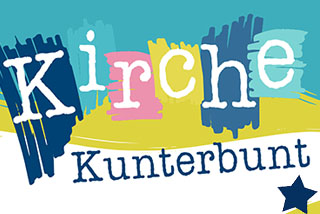 Schreibmaschinenhafte, weiße Schrift: Kirche Kunterbunt. Dahinter enge Farbstriche (blau, türkis, rosa, grün, weiß). + Stern